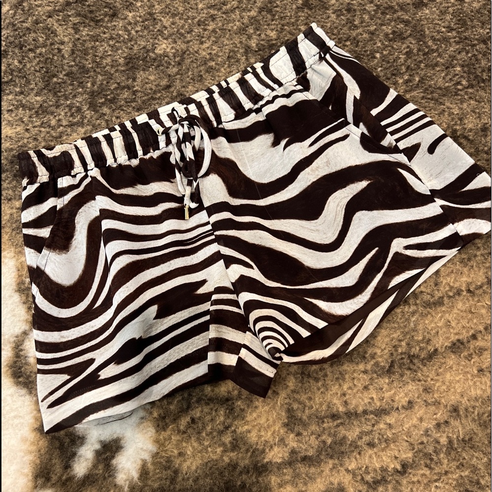 Michael Kors lightweight zebra brown white elastic waist lined shorts pristine